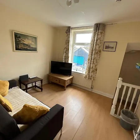 The Snuggly Den Apartment *
